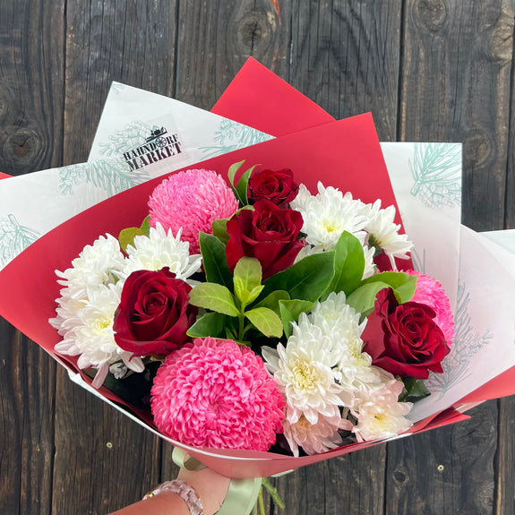 .Dasher Christmas Bouquet