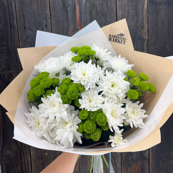 .Frosty Christmas Bouquet